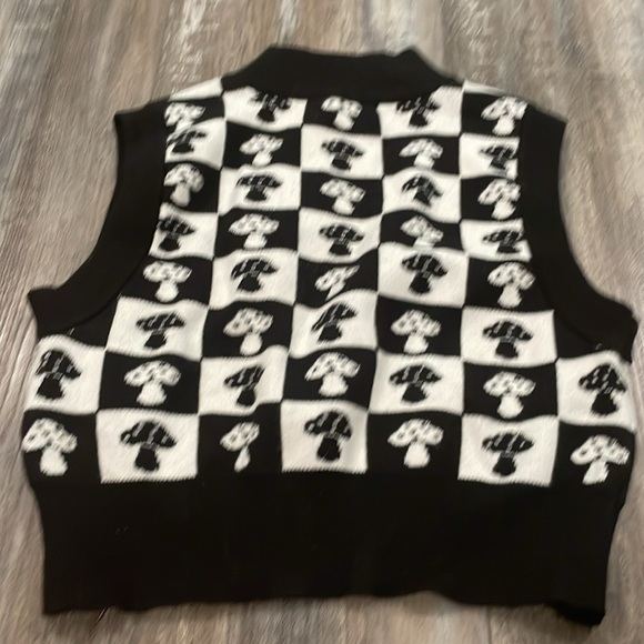 Forever21 checkerboard mushroom sweater vest medium - Picture 8 of 9